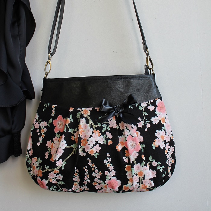 Crossbody - zipper closure - Shoulder bag - Ayami black pink - black faux leather
